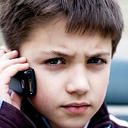 telefoanele mobile interzise in scolile primare si generale din franta