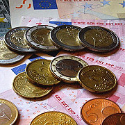 romania indeplineste trei din cele cinci conditii necesare pentru aderarea la euro