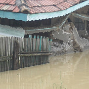 30 de locuinte inundate la berceni inundatii si la albesti paleologu