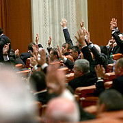 77 de parlamentari vor pleca in administratia locala