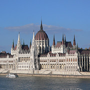 parlamentul de la budapesta adopta o lege care incurajeaza natalitatea