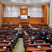 sedinta solemna a parlamentului astazi la 100 de ani de la unirea basarabiei cu romania