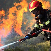 articol elogios despre pompierii romani in presa din grecia sunt de pe alta planeta