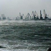 porturile constanta nord constanta sud-agigea si mangalia au fost redeschise portul midia ramane inchis din cauza vantului