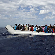 un bebelus de patru zile printre cei peste 480 de migranti salvati de nave umanitare din mediterana