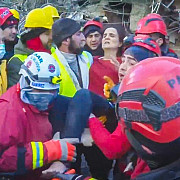 miracole dupa dezastru o femeie si un copil de cinci ani au fost scosi in viata de sub daramaturi dupa aproape o saptamana de la cutremur alte cazuri surprinzatoare de oameni salvati in turcia si siria