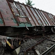 cel putin 30 de morti si aproximativ 50 de raniti in urma deraierii unui tren in nordul indiei