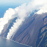incendii si tsunami in italia dupa eruptia vulcanului stromboli cantitati uriase de lava
