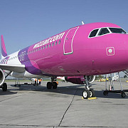 pasagerii unui avion wizz air evacuati in urma unui incident produs pe aeroportul cluj cursa a fost amanata fiind facute verificari