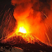 aeroport inchis in italia din cauza eruptiei vulcanului etna