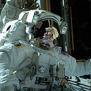 astronautii americani au reparat cu succes sistemul de racire al statiei spatiale internationale