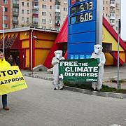 protest greenpeace la o benzinarie din arad