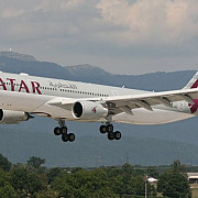 avion al qatar airways escortat de urgenta de avioane de lupta britanice