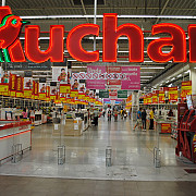 retailerul auchan ataca piata romaneasca printr-un nou concept de hipermarketuri