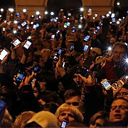 mii de manifestanti au protestat la budapesta impotriva taxei pe internet