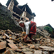bilantul cutremurelor din nepal a ajuns la 6000 de morti si 12000 de raniti
