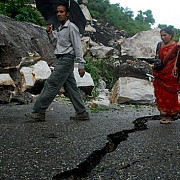 nepalul isi plange mortii bilantul cutremurului ar putea ajunge la 10000 de victime