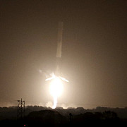 premiera spacex a readus la sol prima treapta a unei rachete