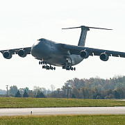 ranitii de la colectiv vor fi transportati si cu avioane nato pentru reducerea timpului de zbor