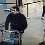 suspectii atacului de bruxelles surprinsi pe camerele video ale aeroportului