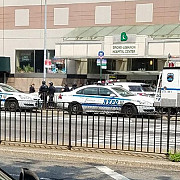 un medic american a deschis focul intr-un spital din bronx ranind mai multe persoane atacatorul a fost ucis