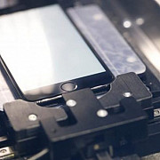 cum arata masinaria folosita de apple pentru a repara ecranele sparte la iphone-uri