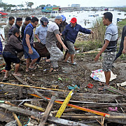 tragedie in indonezia bilantul a ajuns la 384 de morti si sute de raniti dupa cutremurul urmat de tsunami