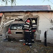 foto accident in ploiesti o masina a daramat peretele unei case