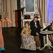 iubitorii de teatru din ploiesti se vor rasfata la inceput de weekend teatrul elisabeta din bucuresti revine cu o comedie celebra