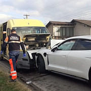 planul rosu in prahova accident rutier intre un microbuz scolar si un autoturism la draganesti 17 persoane implicate