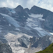 romani printre turistii dati disparuti in urma avalansei din alpi