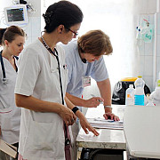 arabia saudita recruteaza asistenti medicali din romania lefurile depasesc 5500 dolari pe luna
