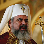 patriarhul daniel se retrage a cerut un ragaz de rugaciune de 3 luni