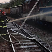 o locomotiva a luat foc in gara din predeal in cele 27 de vagoane ale trenului se afla motorina