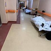 imagini dure la matei bals pacienti covid-19 sunt tratati si conectati la oxigen pe holurile spitalului din lipsa de locuri