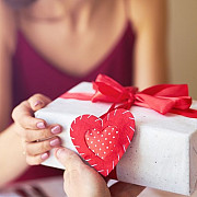 sfaturile sefului anpc de valentines day si dragobete la ce te uiti inainte sa-i cumperi un cadou persoanei iubite