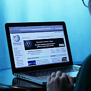 wikipedia protesteaza contra propunerii privind o noua lege europeana a drepturilor de autor