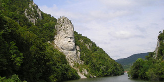 statuia lui decebal opera de arta de pe dunare