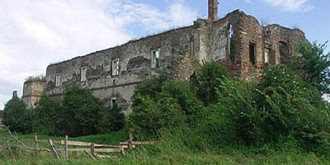 fascinantele povesti ascunse in ruinele castelului martinuzzi