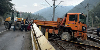 accident spectaculos cu blocaj feroviar pe valea prahovei