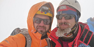 premiera romaneasca alpinistii radu albu si radu turta vor incerca escaladarea vf elbrus 5642 m cel mai inalt din europa