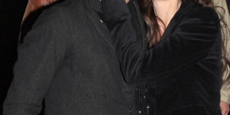 angelina jolie acasa nu sunt serioasa ca in public