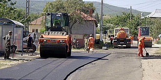 consiliul judetean a pregatit banii pentru plombarea drumurilor prahovene