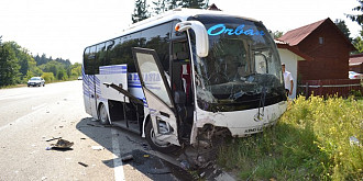 un autocar inregistrat in romania cu 11 pasageri la bord implicat intr-un accident in germania