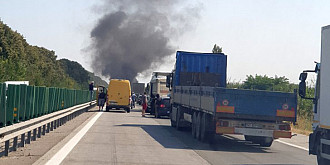 tragedii in drum spre litoral 7 autoturisme s-au ciocnit o masina a luat foc iar soferul a murit