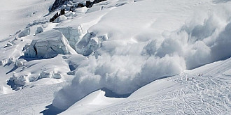 risc insemnat de producere a avalanselor in muntii fagaras si bucegi unde continua sa ninga pe arii extinse