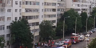 o femeie s-a aruncat de la etajul 8 al unui bloc din bariera bucuresti