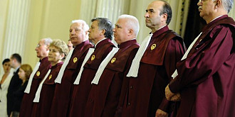 ccr presedintele romaniei poate refuza propunerea de numire a unor membri ai guvernului