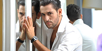 este cezar ouatu gay