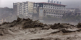 zeci de oameni au fost ingropati in urma unei alunecari de teren in china